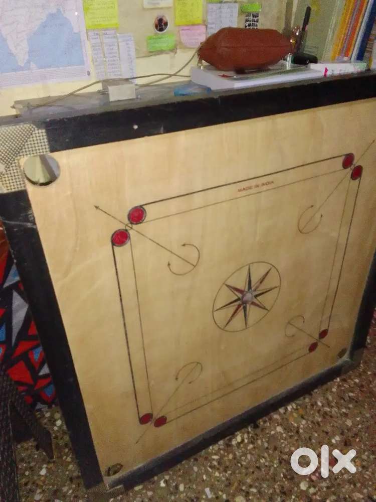 Carrom board