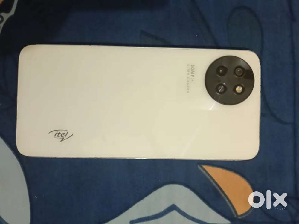 Fresh  hai ak bhi scratch nhi hai daba charger sab hai
