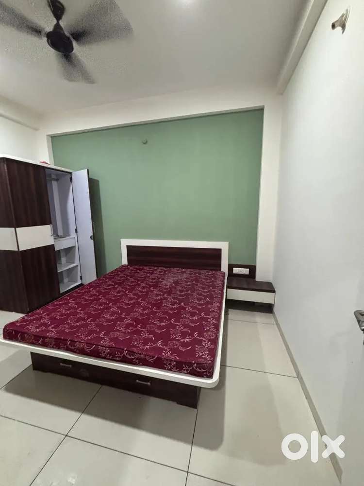 Zero Brokrege Fully Furnished 1Bhk Scheme No 78 Vijay Nagar