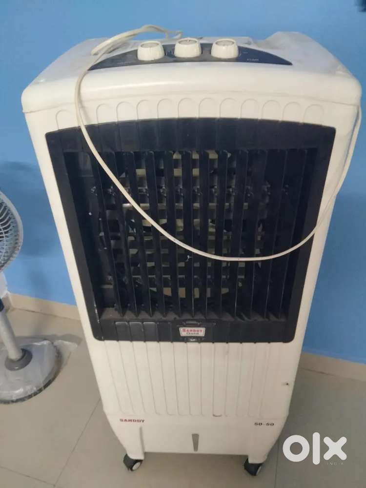 Cooler with fan