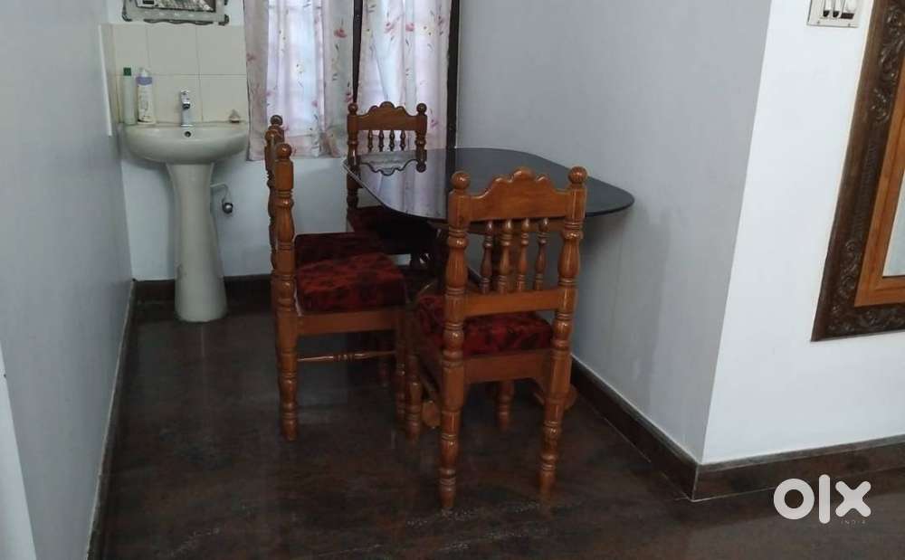 2 BHK FULLY FURNISHED 2 BHK . GROUND FLOOR FOR FAMILY/ BACHELORS