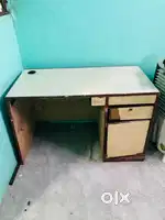 Computer desk table