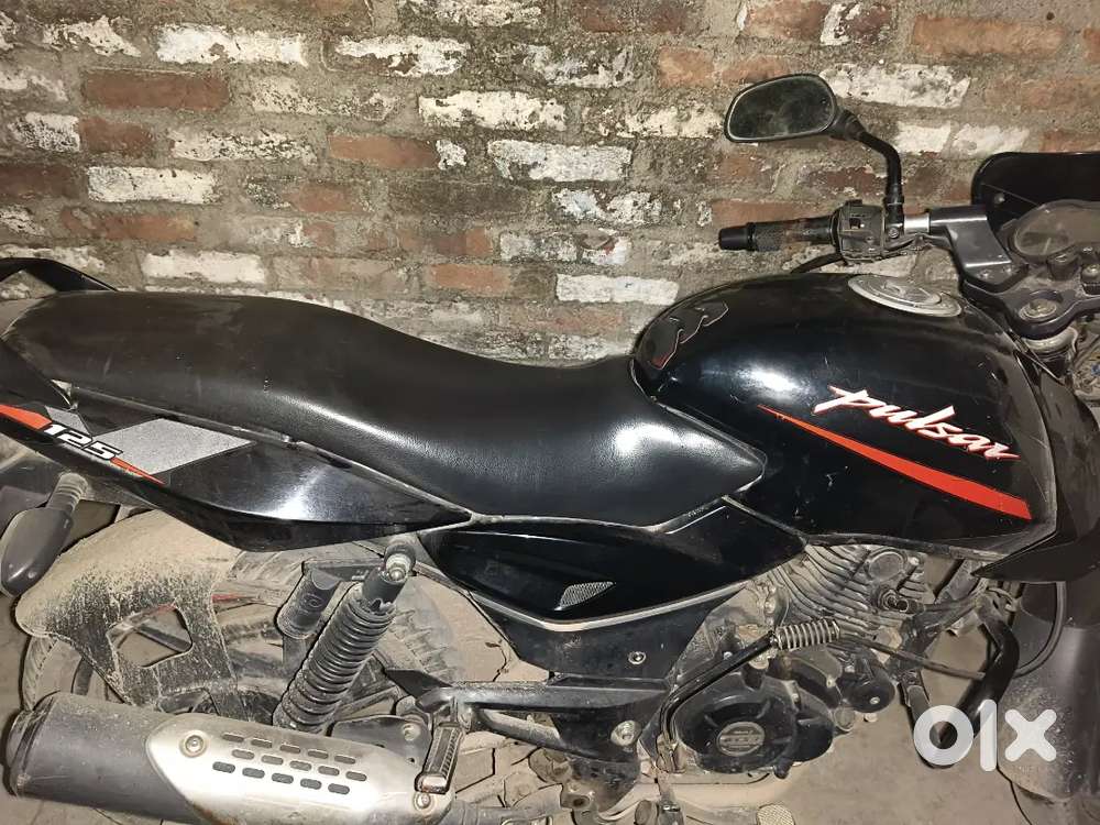 Single handedly bike hai.