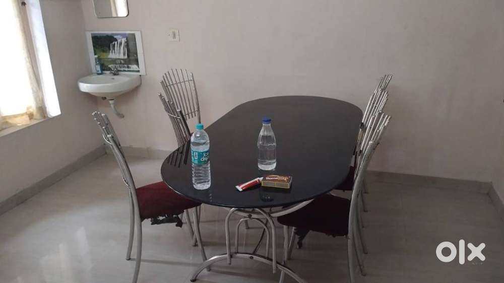 3 BHK INDEPENDENT HOUSE . SEMI FURNISHED . FOR FAMILY .