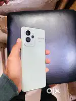 Realme GT2 Pro bilkul naee haalat mein, chaarjar boks aur bil ke saath