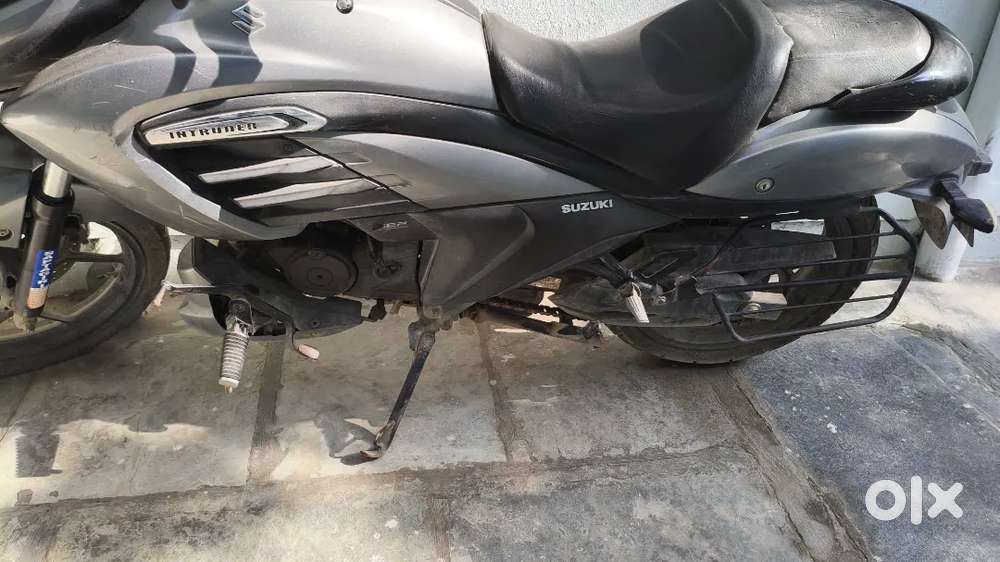 Suzuki Intruder