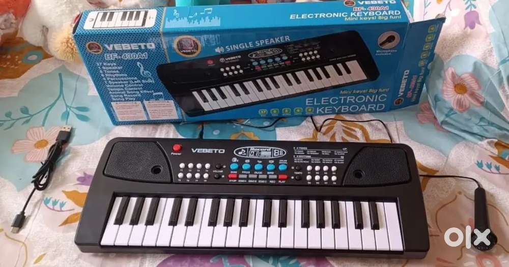Brand new  kids mini piano with mic