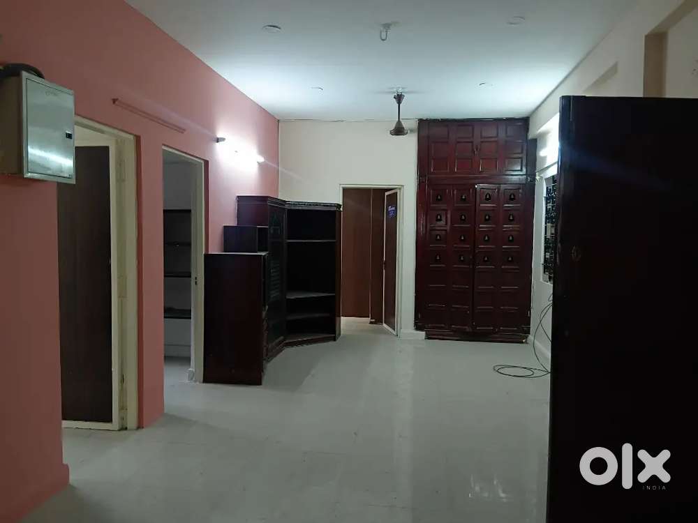 Arumbakkam Metro Nr 3 bhk, 1100 sqft Commercial Space RENT. Ground flr