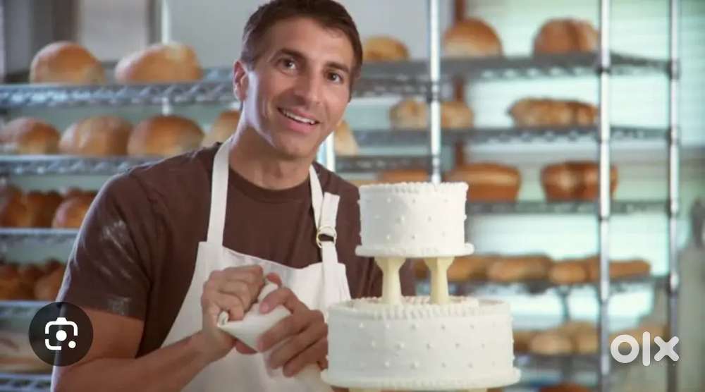 We are looking for commi 1 to make cakes and bakery tasks ¹²