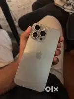 15 pro Max 256 Natural Titanium 256 gb under warrenty