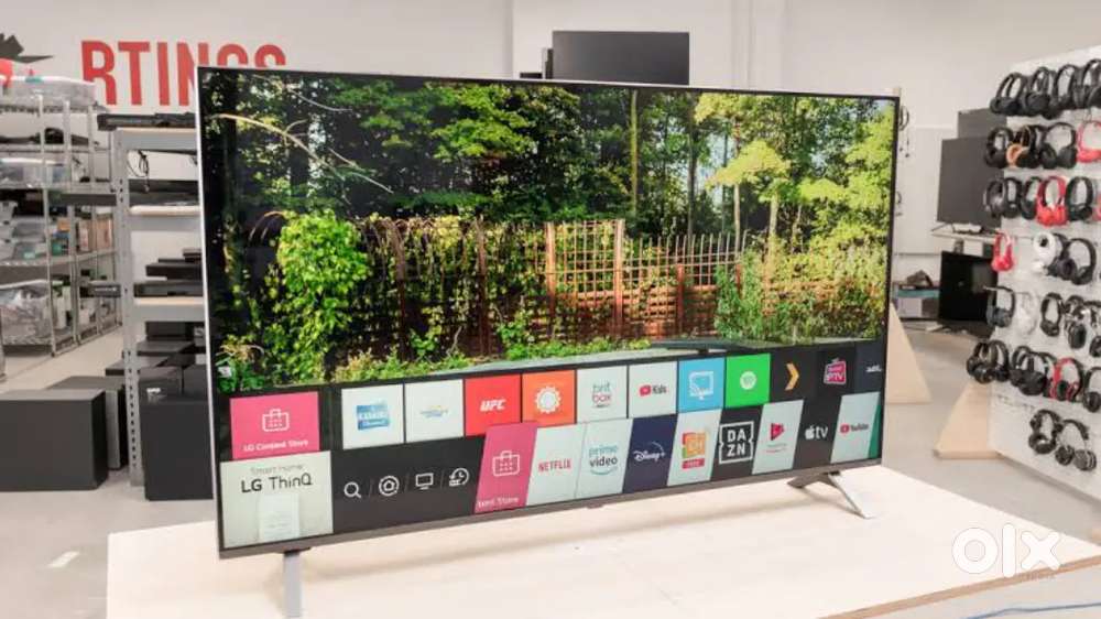 Led tv Samsung Tizen model with 4k UHD and installation free