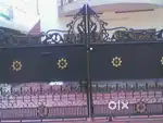 Gate with cast iron crown