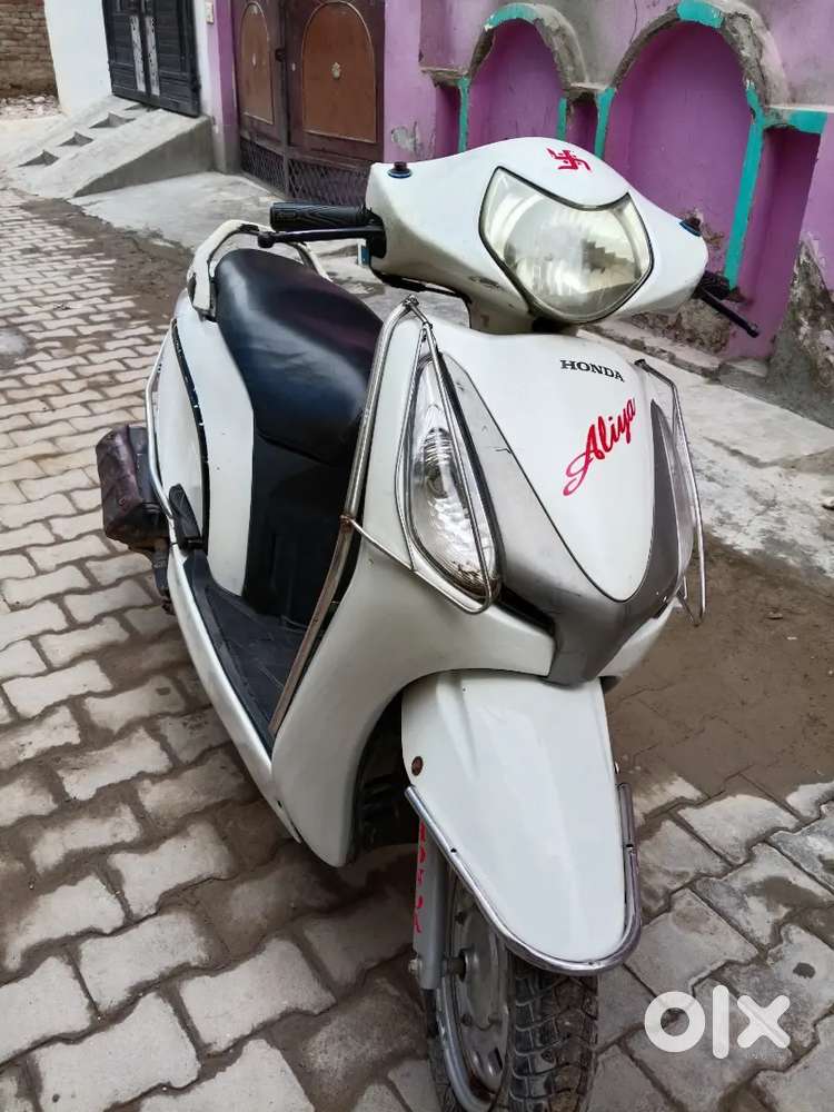 Aage ka new tyre Hai new battery Hai gadi good condition