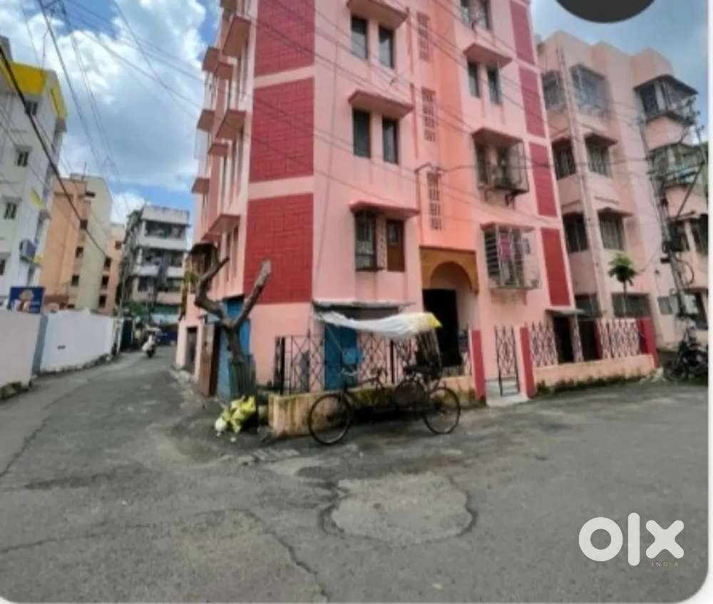 250 sq ft commercial space over 25 feet road at ground floor for sale.