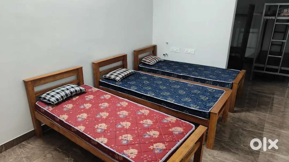 ROOMS AVAILABLE FOR WORKING WOMEN, PG FOR STUDENTS