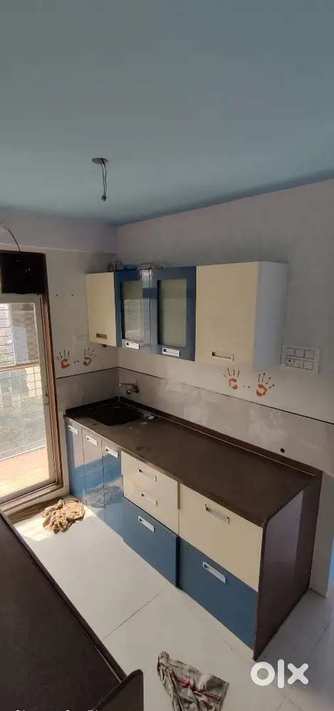 SPACIOUS 1BHK FLAT IN TOWER WITH MODULAR KITCHEN