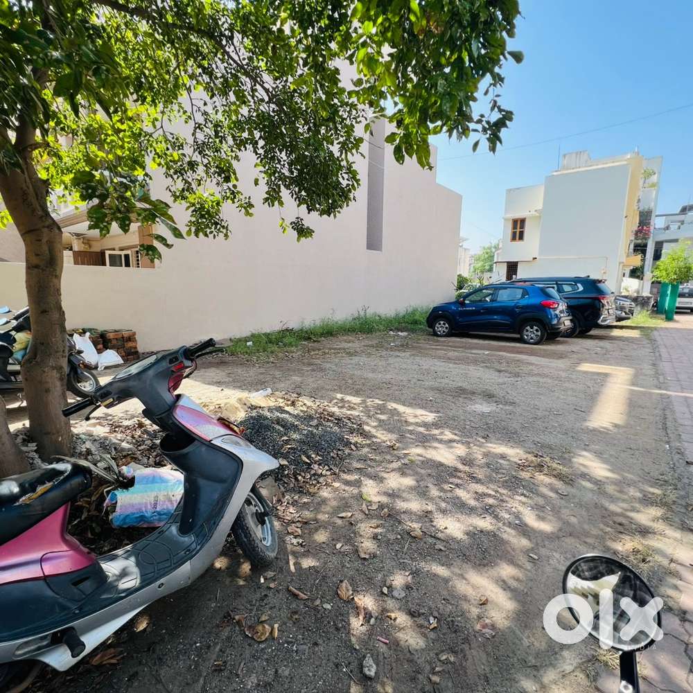 186 SqYard North-East Corner Plot in Prime Location