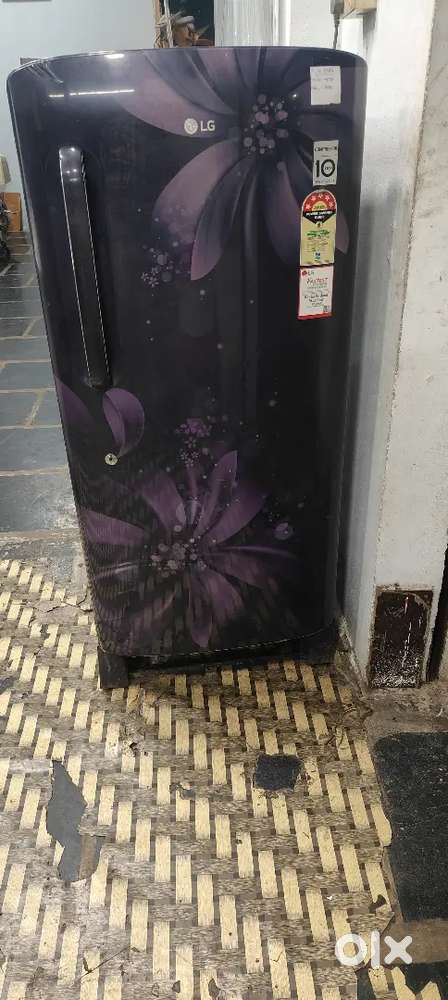 second hand used fridzes available in good working condition.