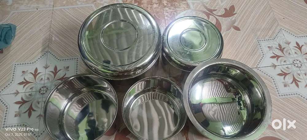 5 pice set still new 2 dabbe 1 pateli 2 cake pateli