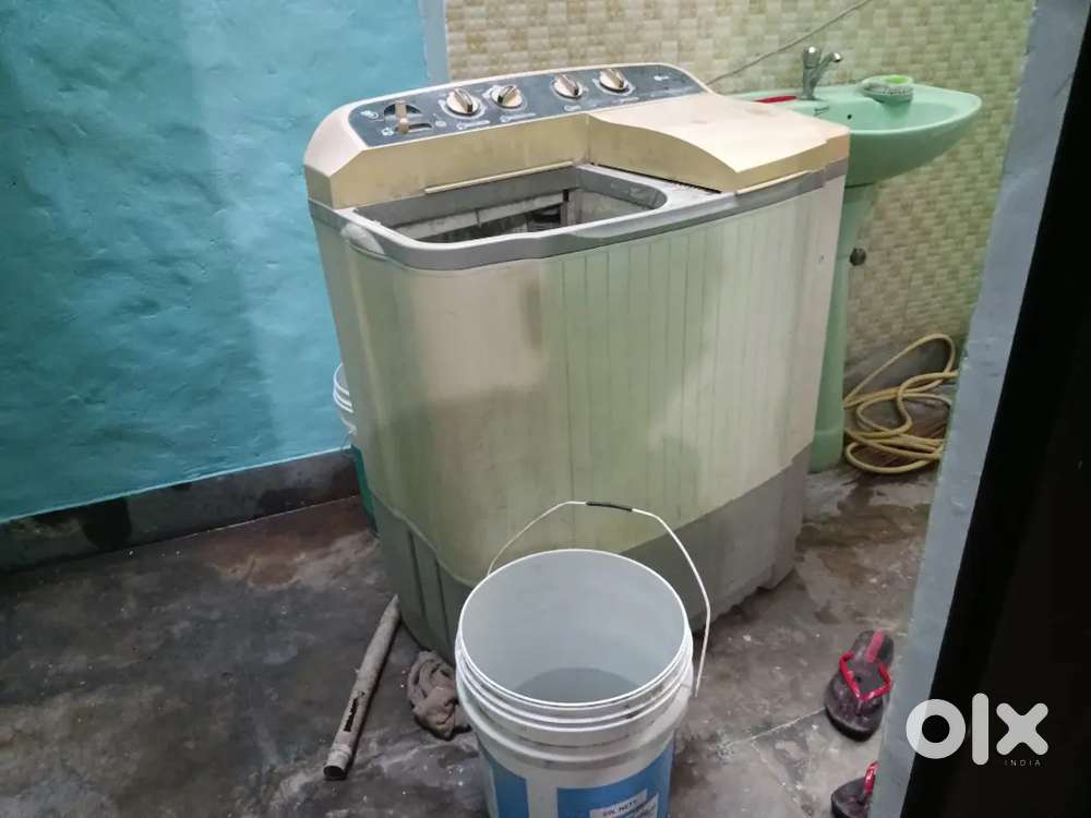 Washing machine+bucket freeeee