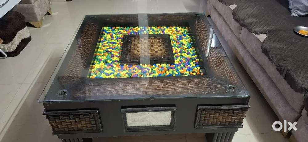 4x4 Centre Table Good Condition