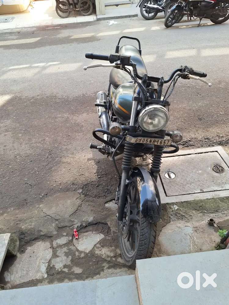 Bajaj Avenger 220cc
