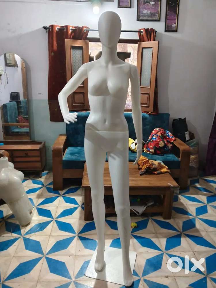 Mannequinn nd Hanging Dummies