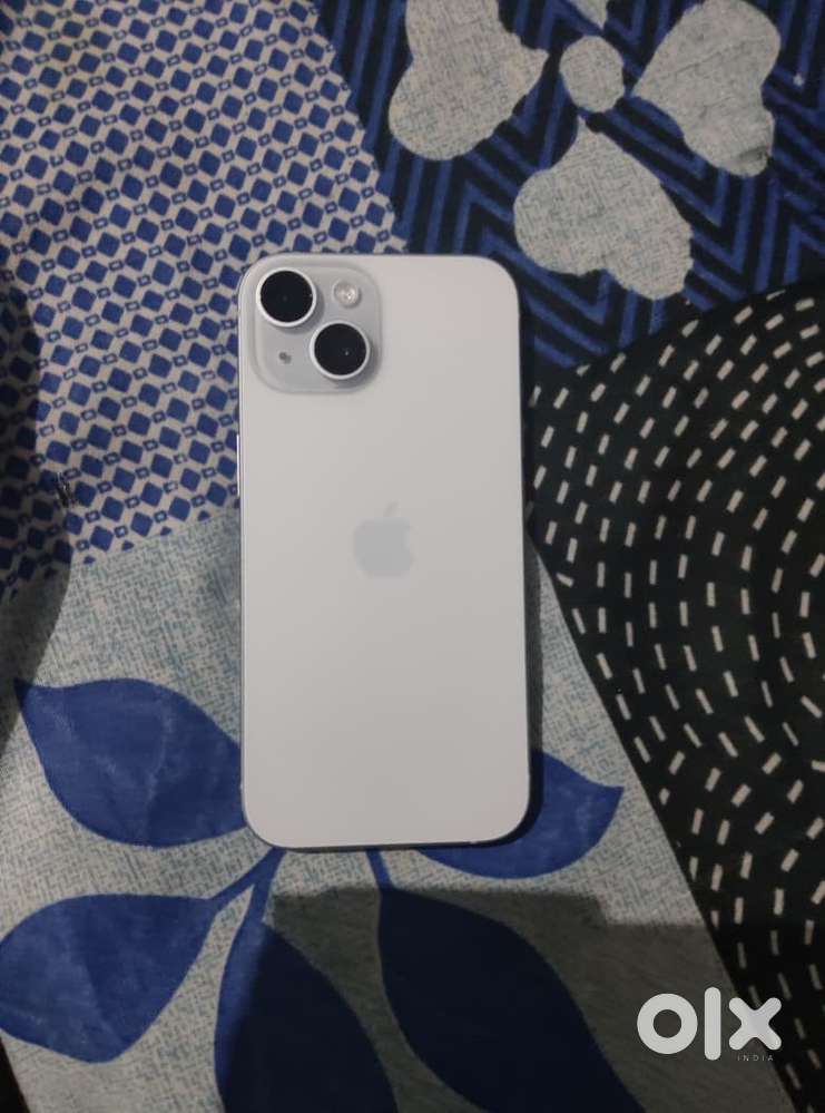 I phone 15 128 gb urgent sell 22 day uses with original adopter