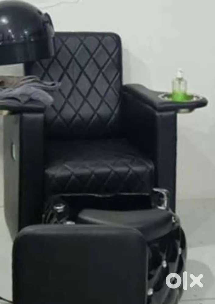 Menicure pedicure chair