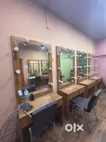 Makeup vanity total 6 no’s with chairs is for sale