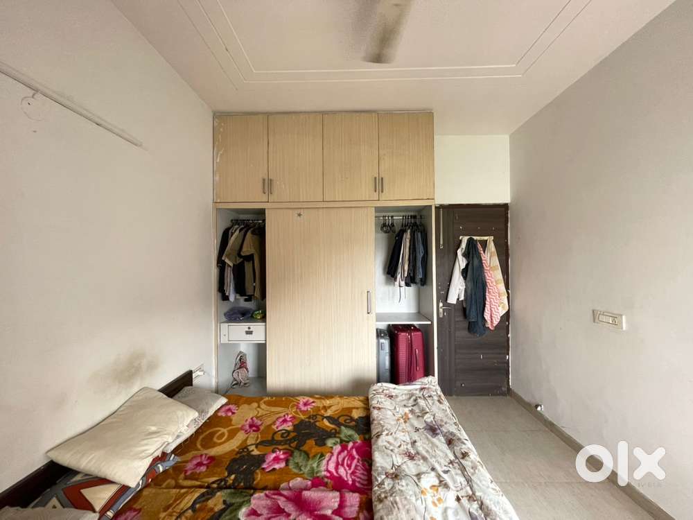 2bhk need flatmate : 1 Room set available fully independent