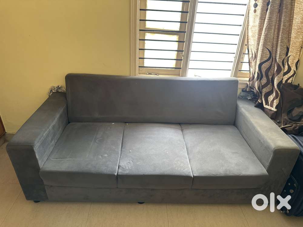 3 seater Sofa  Looks class , used less
