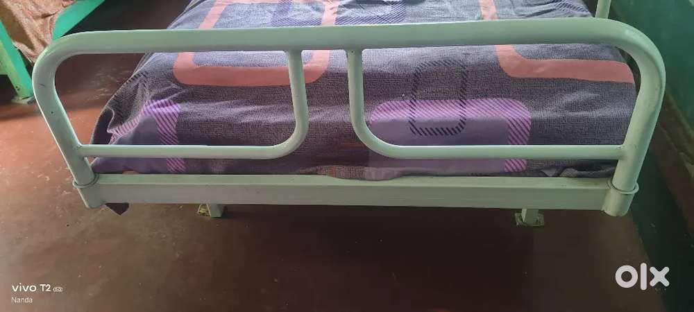 Iron manual Hospital Bed