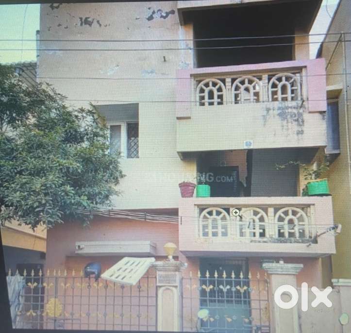 1200sqft land with 2floor building for sale location Puzhuthivakkam