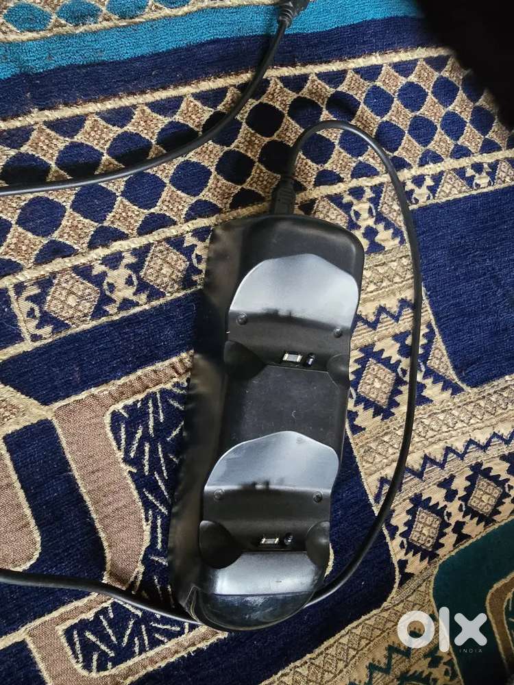Selling my PS4 controller charging doc