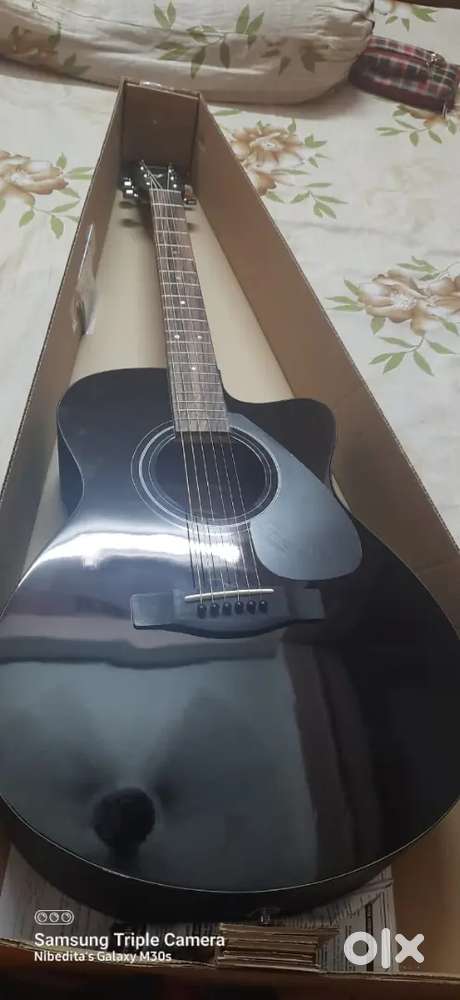 Yamaha FSX80C Semi acoustic cutaway guitar (Black)