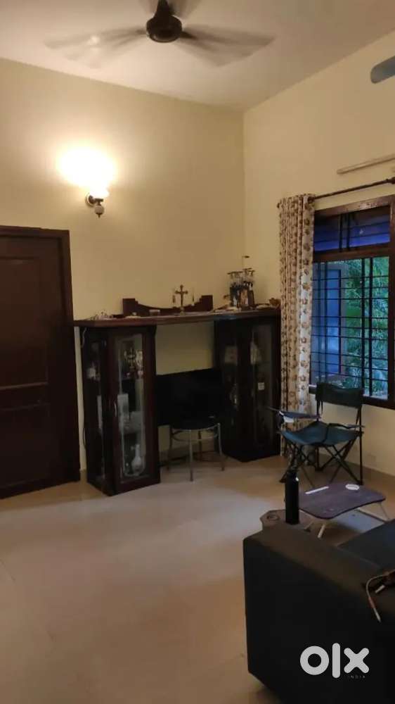 Fully furnished 1 BHK falnir with car parking