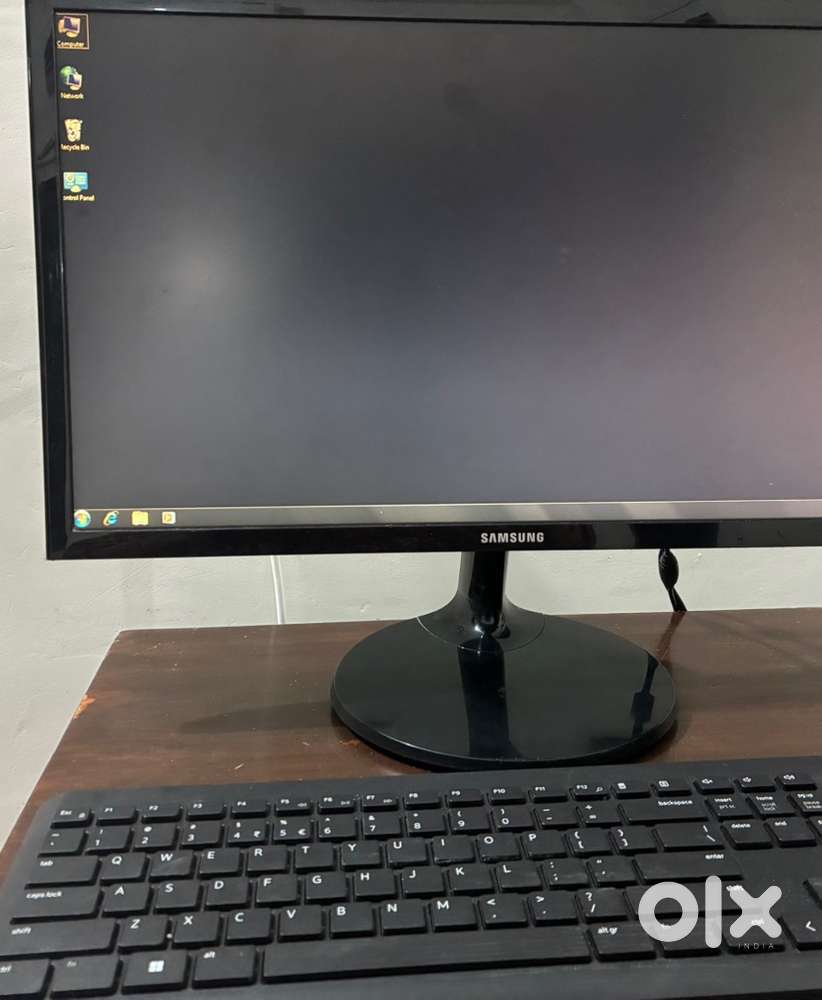 COMPUTER SET (MOUSE, KEYBOARD,MONITOR,CPU)