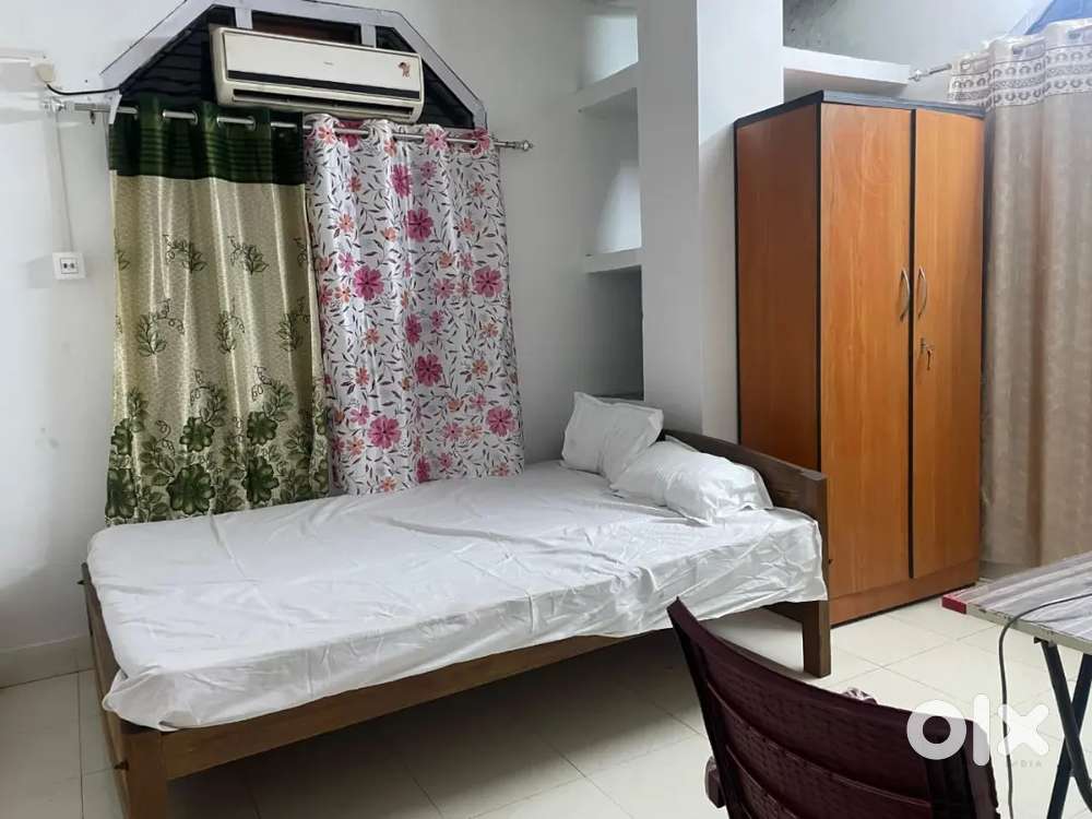 INDIPENDENT SINGLE  Room  BELTOLA Tiniali GIRLS  PG