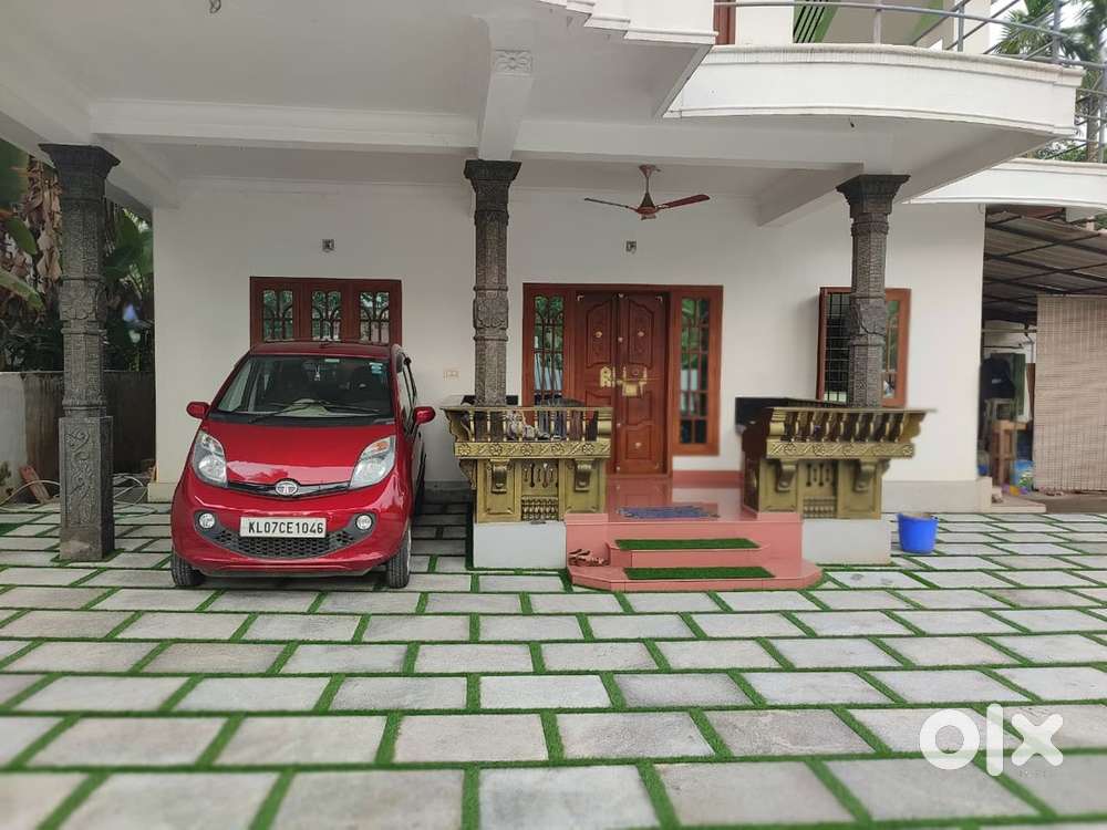 NEAT AND CLEAN ROOM NEAR ALUVA METRO. STATION