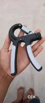Adjustable hand grip