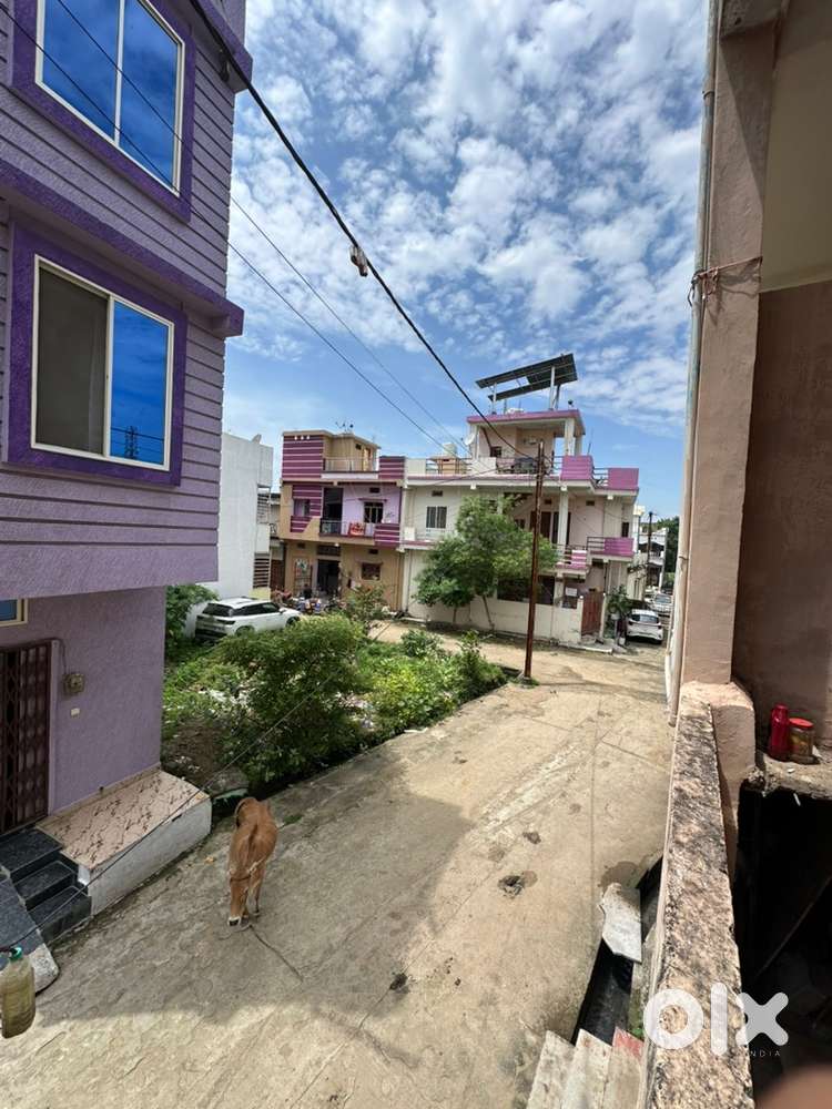 Urjent sell krna h plot size 10*40 New house 3 floor 3 room 1 kithen 1