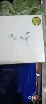 One Apple airpods