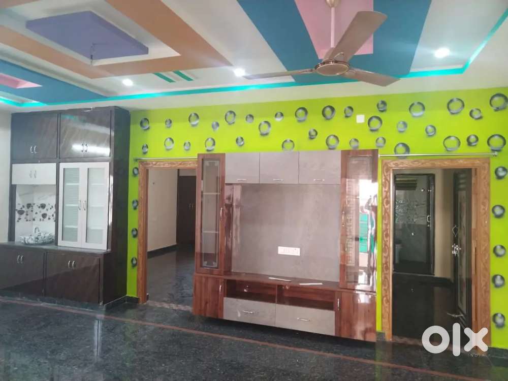 2 bhk house for rent on the 1st floor