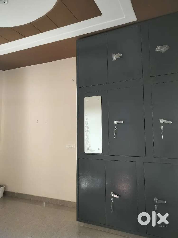 Finding the girl as roomate for 2BHK flat