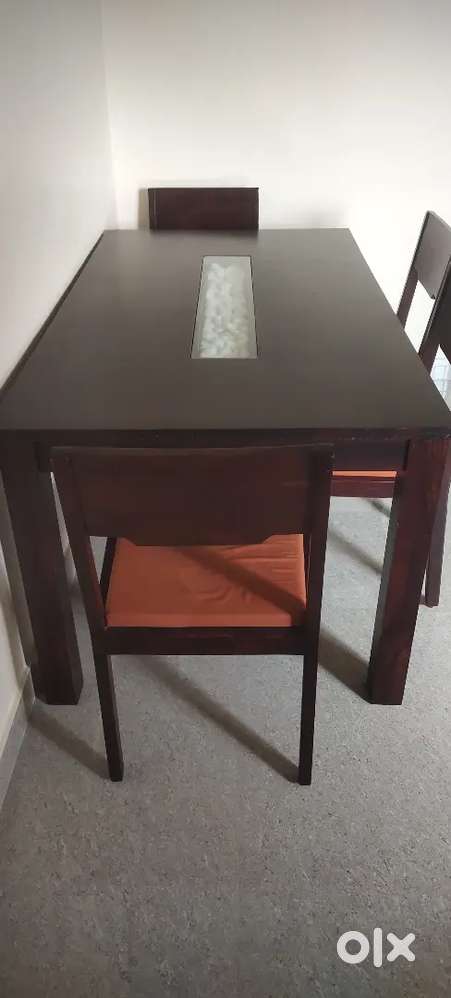 Dinning table with 6 chair