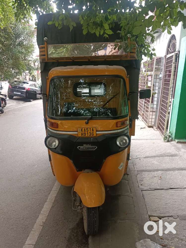 It's bajaj goods auto attached to porter need driver