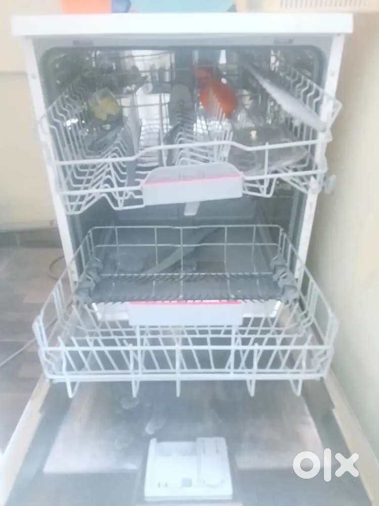 Dish washer