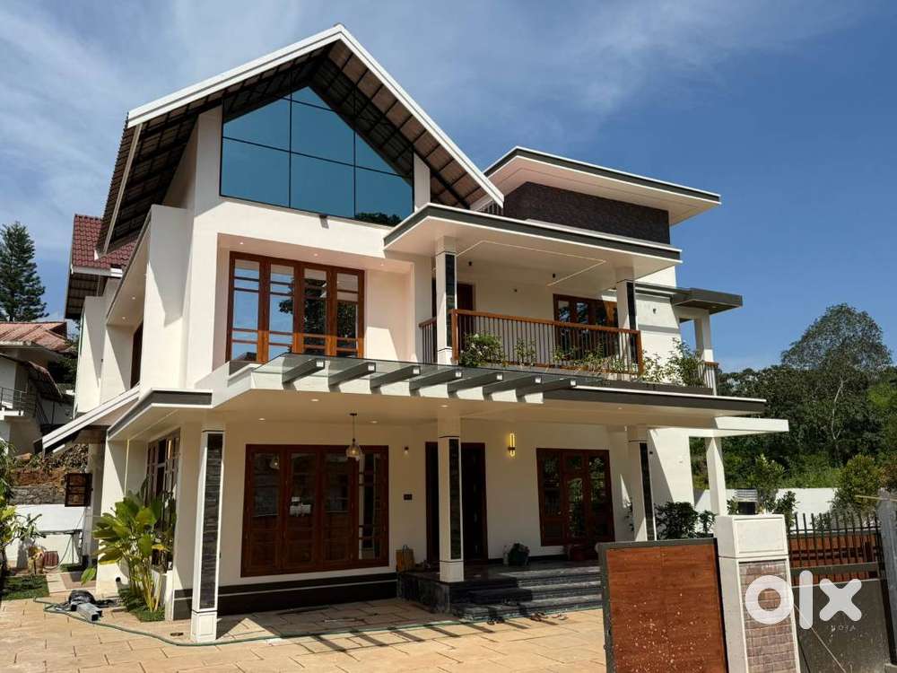 ഏറ്റുമാനൂർ ടൗണിൽ നിന്നും 1 KM ദൂരത്തിൽ , 4 ബെഡ്റൂംസ് വീട്