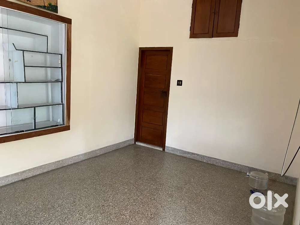 7 cents plot with an old house residential/commercial for sale